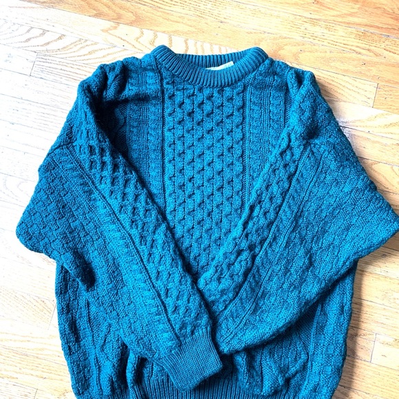 Western Island Emerald 100% Merino Wool Sweater - Picture 3 of 12